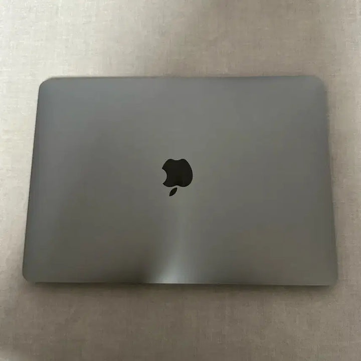 [BUNJANG] Apple MacBook Pro M1 13-inch 8GB RAM 256GB SSD Space Gray / 맥북 프로 M1 13인치 8GB 256GB 스그
