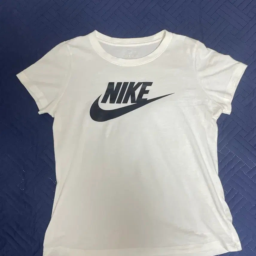 [SOLD OUT] 나이키 여성용 퓨추라 반팔 티셔츠