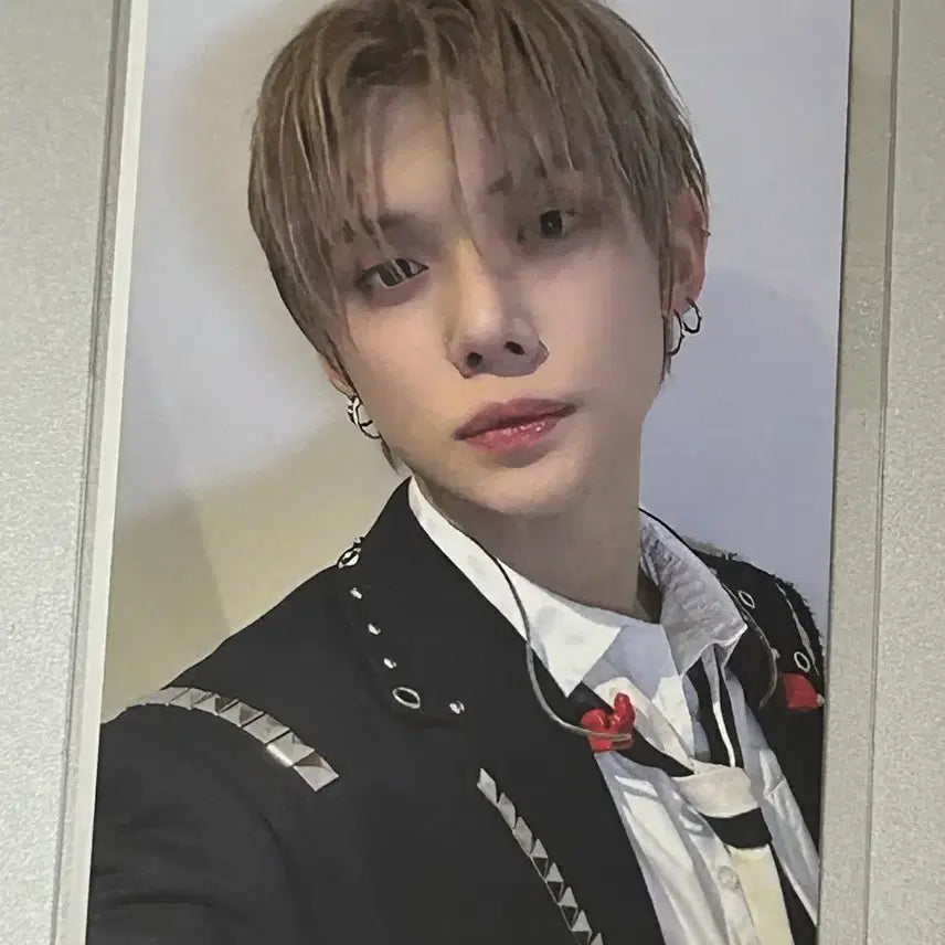 [BUNJANG] TXT Yeonjun Musinsa Spiked Jacket Photocard / 무신사 연준 투바투 가시잠바 포토카드
