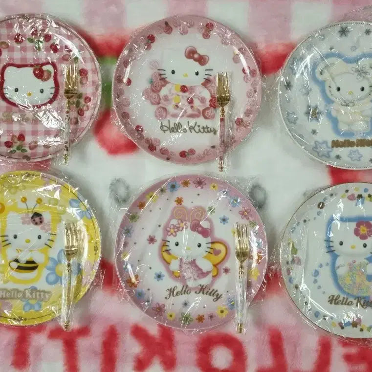 [BUNJANG] Sanrio Hello Kitty 25th Anniversary Strawberry Plate &amp; Fork Set / 고전 키티 딸기 25주년 한정 플레이트 접시 &amp; 포크 세트 식기 빈티지