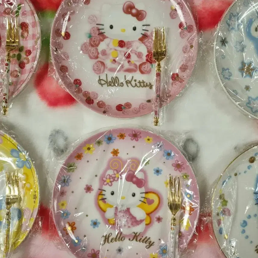 [BUNJANG] Sanrio Hello Kitty 25th Anniversary Strawberry Plate &amp; Fork Set / 고전 키티 딸기 25주년 한정 플레이트 접시 &amp; 포크 세트 식기 빈티지