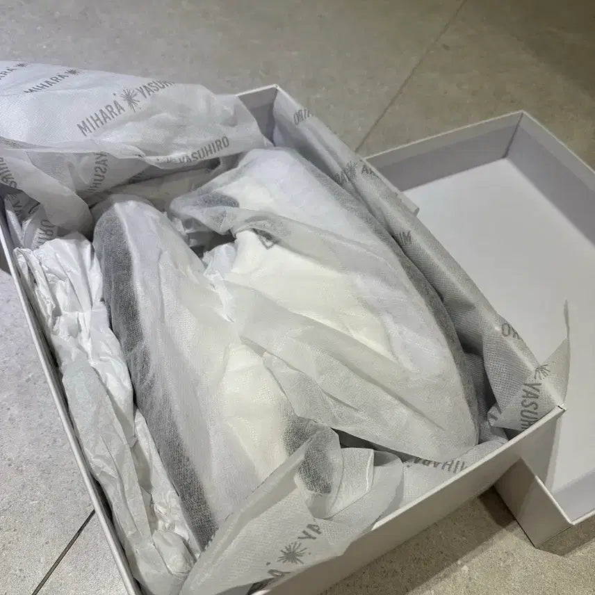 [BUNJANG] Maison Mihara Yasuhiro Blakey White Sneakers (Size 43) / 메종 미하라야스히로 블레이키 화이트 43