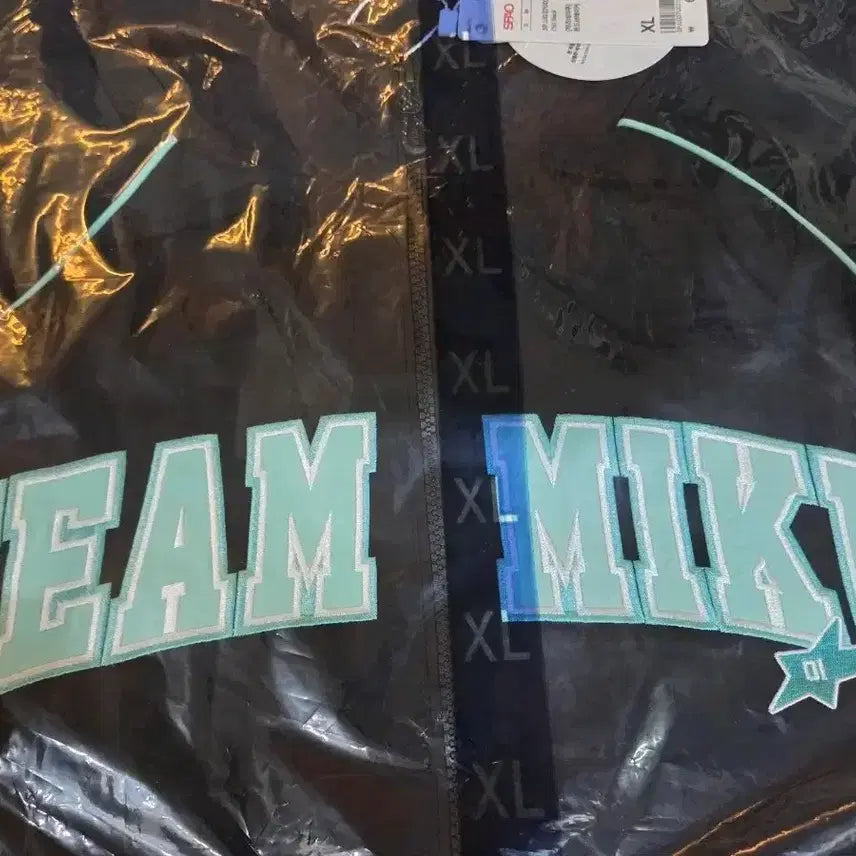 [BUNJANG] SPAO x Hatsune Miku Windbreaker (Sealed) / 미개봉) 스파오 X 미쿠 윈드브레이커 사이즈다있음 + 특전