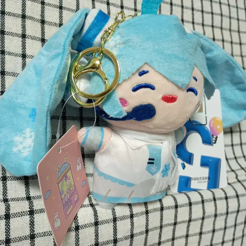 [BUNJANG] Hatsune Miku Snow Plush Keychain / 0619까지 할인 하츠네 미쿠 인형 키링 미사용 새것