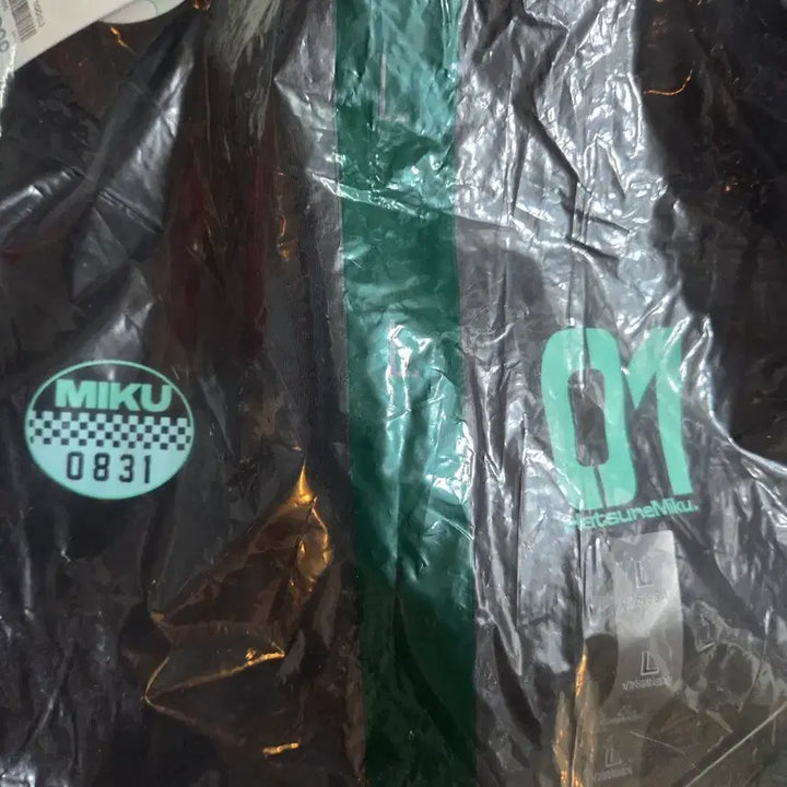 [BUNJANG] SPAO x Miku Color Block Short Sleeve T-Shirt (Sealed) / 미개봉) 스파오 X 미쿠 배색 반팔 티셔츠 + 특전