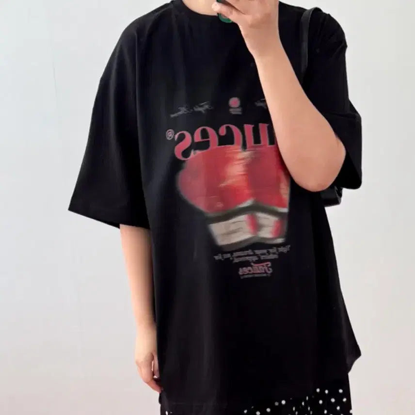 [BUNJANG] Glove Print Loose Fit Boxy Black Short Sleeve T-Shirt / 글러브 프린트 루즈핏 박시 블랙 반팔 티셔츠