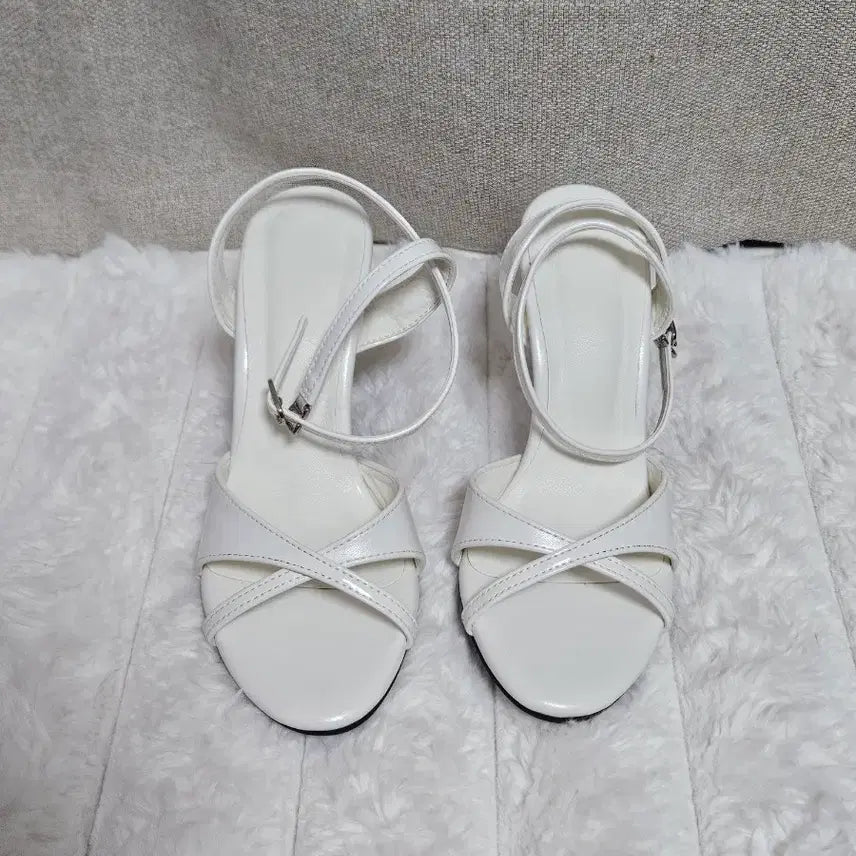 [SOLD OUT] 새상품 소보제화 화이트 샌들 225~230