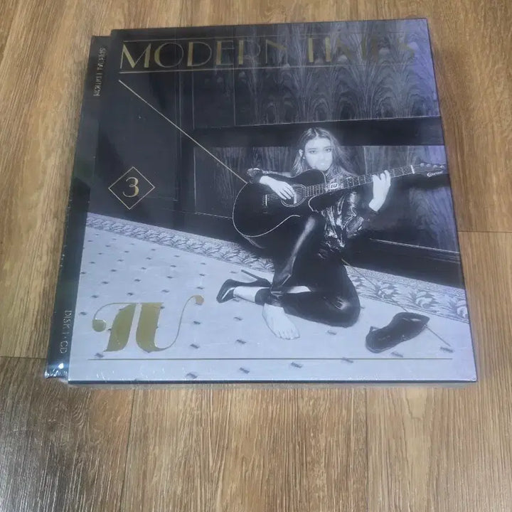 [BUNJANG] IU Modern Times Special Album (Sealed) / 미개봉) 아이유 모던타임즈 스페셜앨범