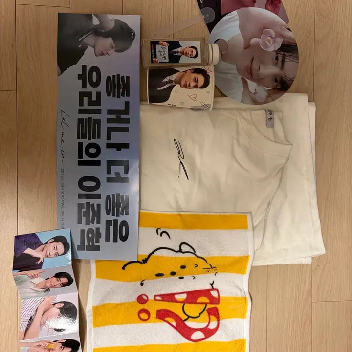 [BUNJANG] Lee Jun Hyuk Apparel and Collectibles Bundle / 이준혁 굿즈 팝니다