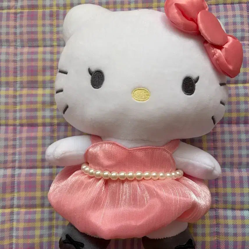 [BUNJANG] Sanrio x JISOO Hello Kitty Collaboration Doll / 오늘까지만 할인(제품박스O)산리오 헬로키티x지수 콜라보 인형