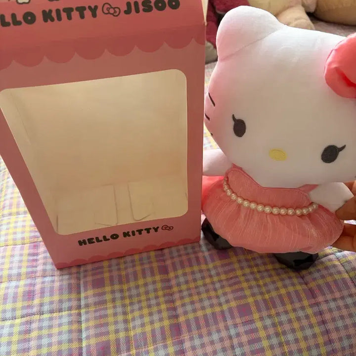 [BUNJANG] Sanrio x JISOO Hello Kitty Collaboration Doll / 오늘까지만 할인(제품박스O)산리오 헬로키티x지수 콜라보 인형