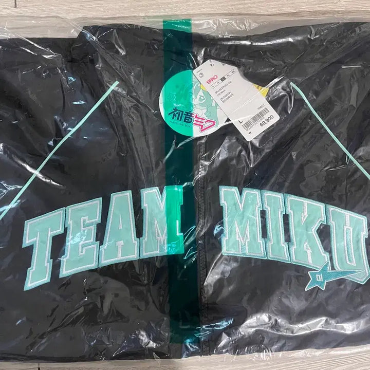 [BUNJANG] SPAO Hatsune Miku Windbreaker Jacket L (Sealed) / 스파오 미쿠 (L) 윈드브레이커 바람막이 미개봉