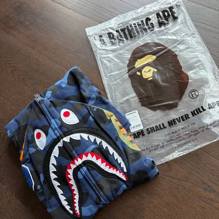 [BUNJANG] BAPE Color Camo Shark Full Zip Hoodie Navy L / (새상품)베이프 컬러 카모 샤크 풀 집업 후드 네이비 L
