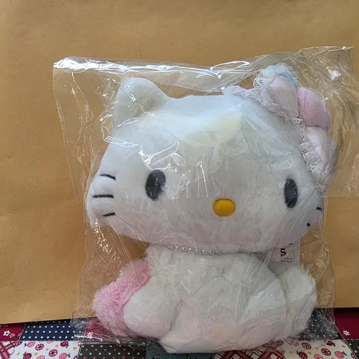 [BUNJANG] Sanrio Hello Kitty Heisei Heart Cushion Plush / 챠미키티 헤이세이 하트 방석 인형 산리오 키티