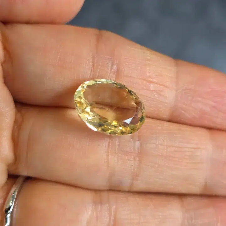 [BUNJANG] Natural Citrine 9 Carat Faceted Gemstone / 영롱한 광채의 천연 황수정(시트린) 9캐럿 패싯 컷팅 나석