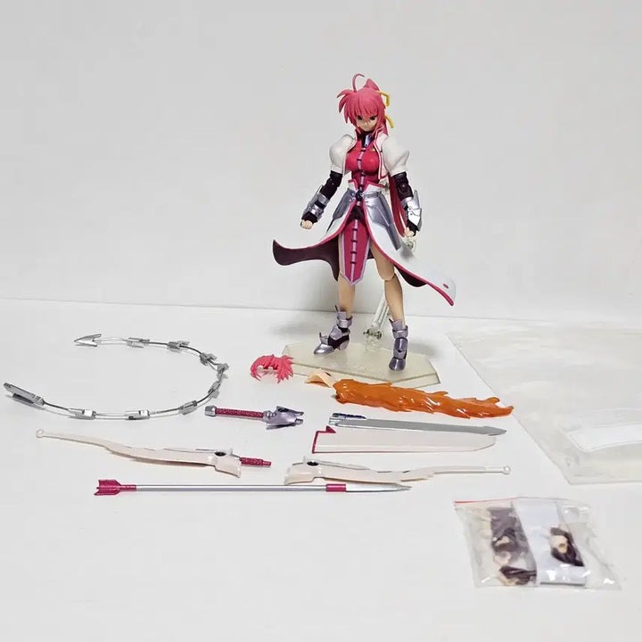 [BUNJANG] Figma Magical Girl Lyrical Nanoha Action Figure Bundle Set (Signum, Lucida) / 일괄가격)피그마figma마법소녀 리리컬 나노하 액션피규어(시그넘,루시에)
