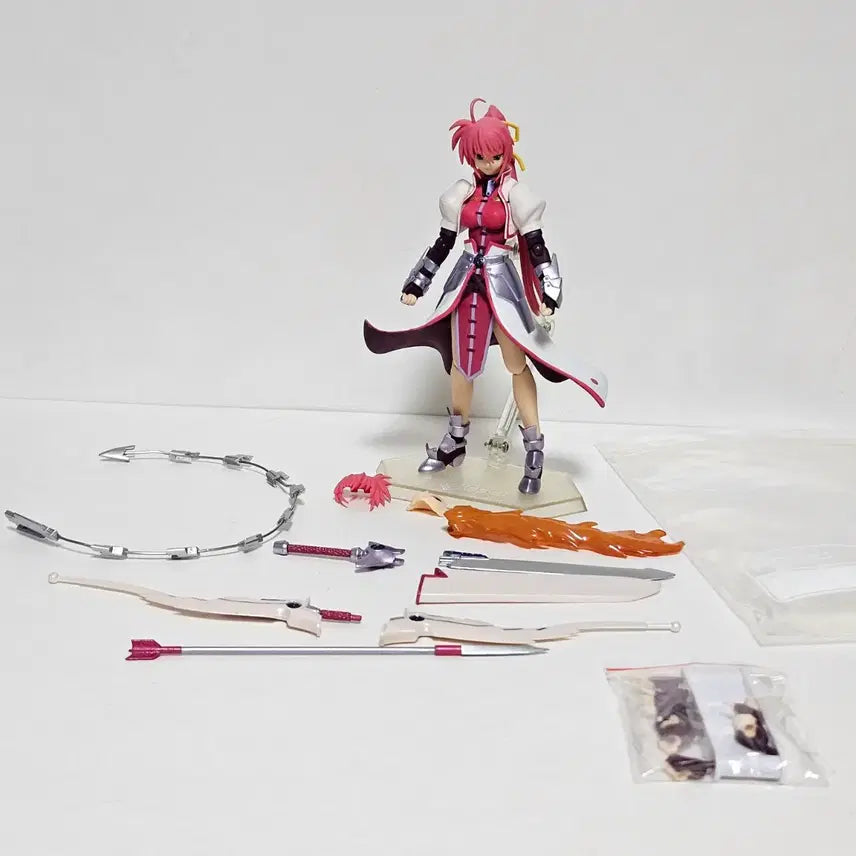 [BUNJANG] Figma Magical Girl Lyrical Nanoha Action Figure Bundle Set (Signum, Lucida) / 일괄가격)피그마figma마법소녀 리리컬 나노하 액션피규어(시그넘,루시에)