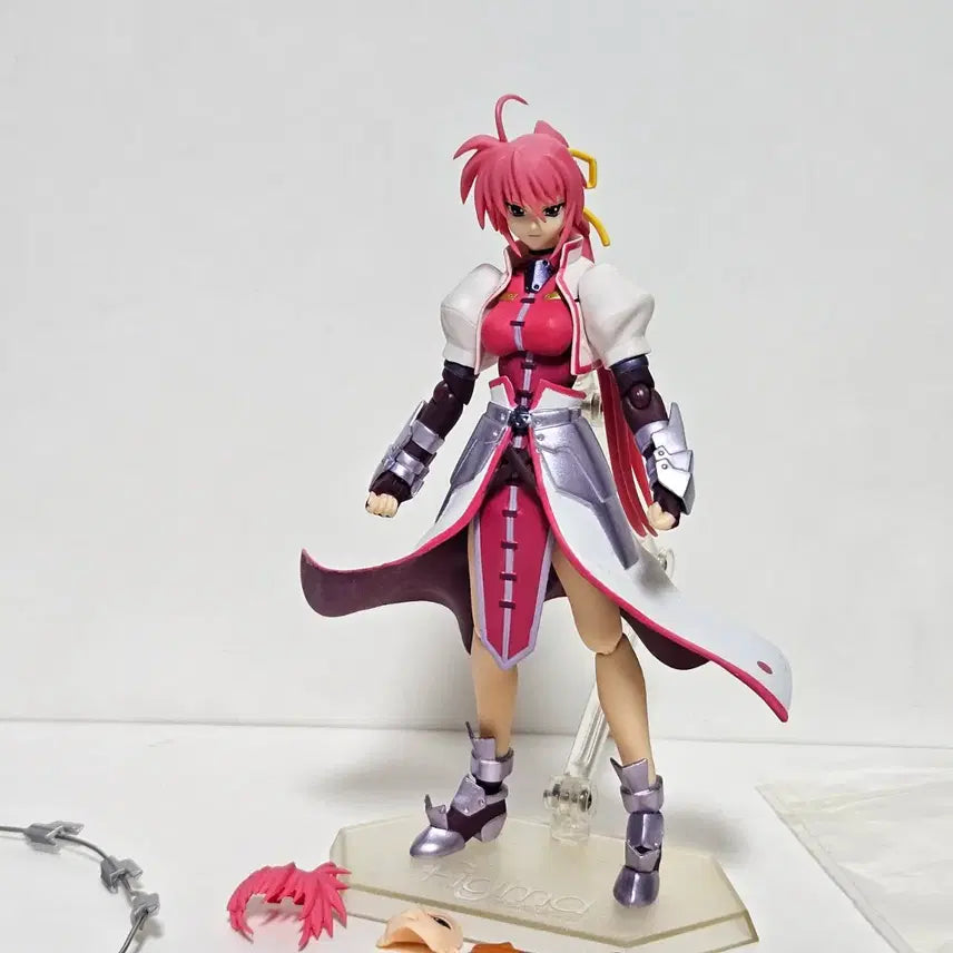 [BUNJANG] Figma Magical Girl Lyrical Nanoha Action Figure Bundle Set (Signum, Lucida) / 일괄가격)피그마figma마법소녀 리리컬 나노하 액션피규어(시그넘,루시에)