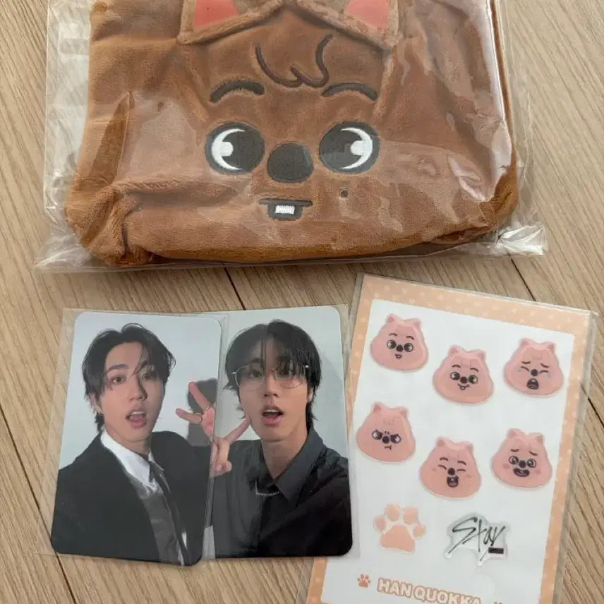 [BUNJANG] Stray Kids Kuji Pouch + 2 Photocards + Quokka Sticker Set / 스키즈 쿠지 파우치 + 포카 2장 + 스티커 쿼카 세트