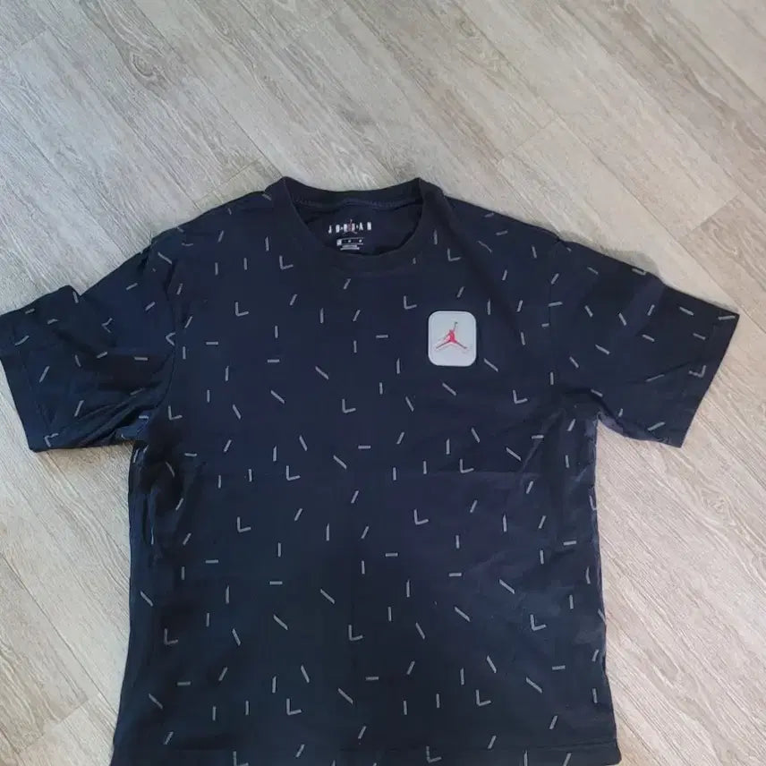 [BUNJANG] Jordan Navy Pattern Short Sleeve T-Shirt / 조던 반팔티 네이비 패턴