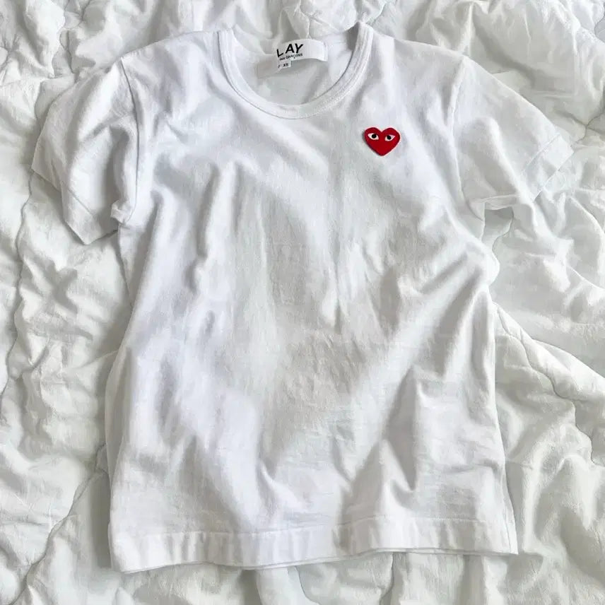 [BUNJANG] Comme des Garçons Red Heart Logo Short Sleeve T-Shirt XS / (정품) 꼼데가르송 반팔 티셔츠 xs 레드와펜