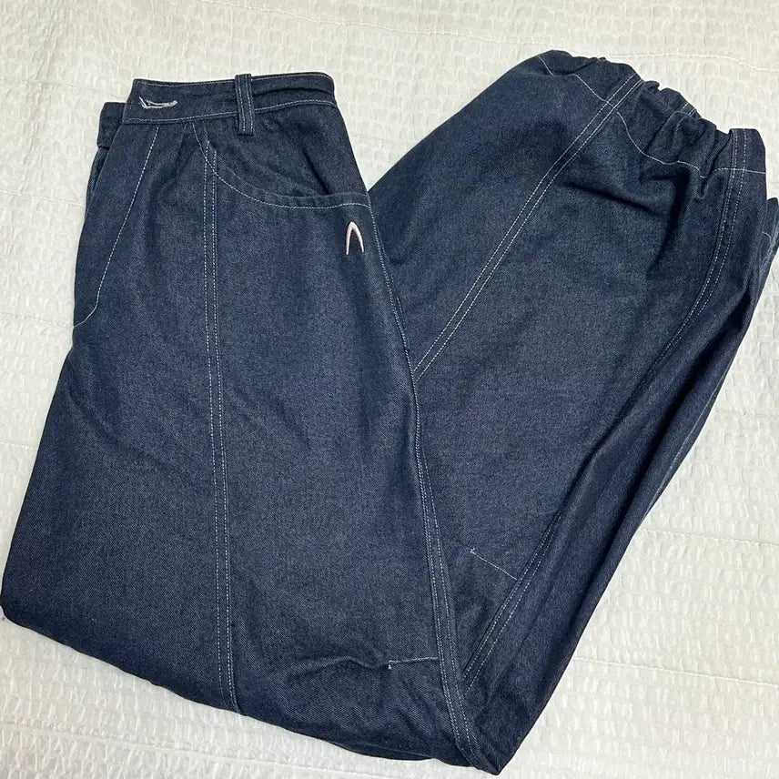 [BUNJANG] AKAM 98 Printed Knee Pin-tuck Denim Pants (Blue) / 아캄 데님팬츠