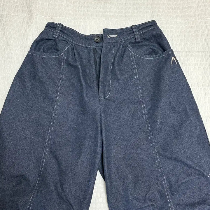 [BUNJANG] AKAM 98 Printed Knee Pin-tuck Denim Pants (Blue) / 아캄 데님팬츠