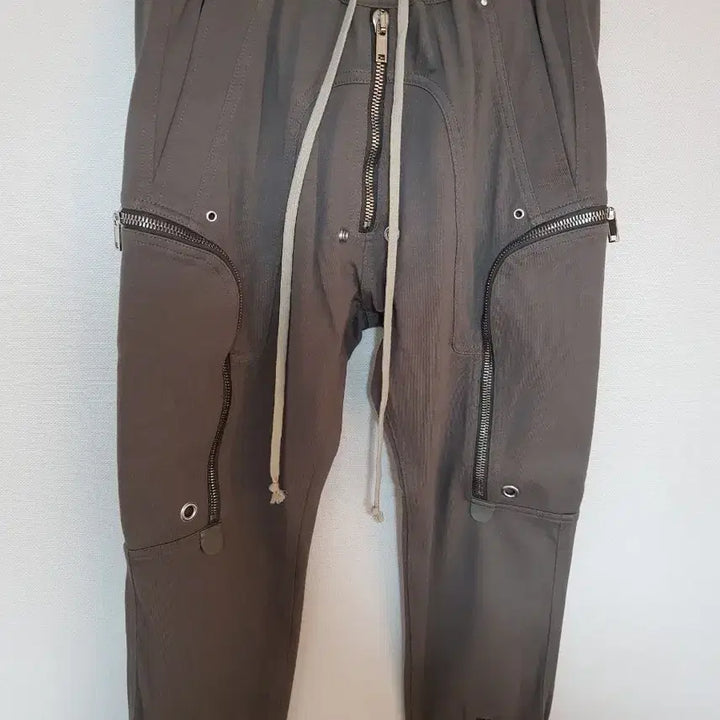 [SOLD OUT] 릭오웬스 바우하우스 지퍼 카고 조거 팬츠