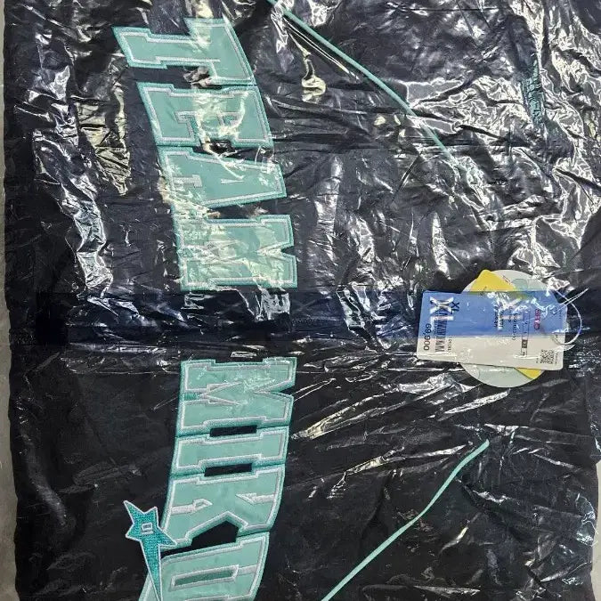 [BUNJANG] SPAO x Hatsune Miku Windbreaker XL (Sealed) / 스파오 미쿠 윈드브레이커 바람막이 xl 미개봉