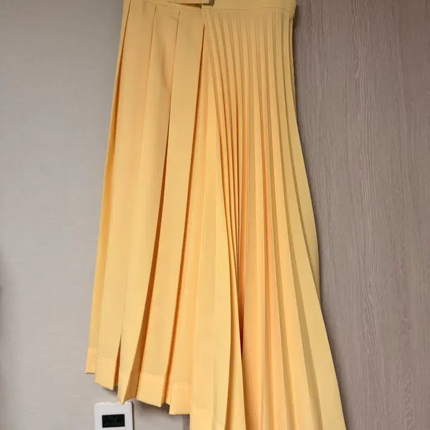 [BUNJANG] Old Celine Yellow Pleated Skirt Size 34 / 올드 셀린느 옐로우 플리츠 스커트 34사이즈