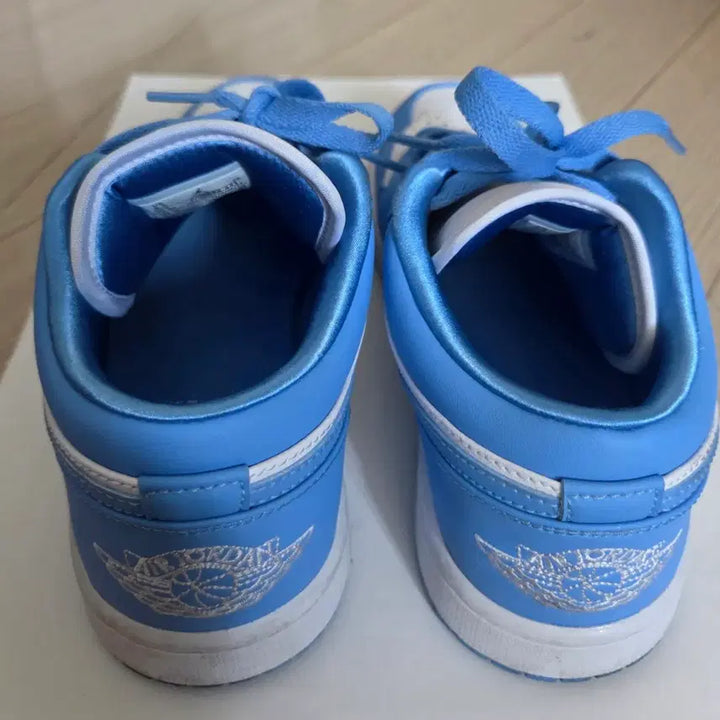 [SOLD OUT] (W) 조던 1 로우 UNC 유니버시티 블루 255