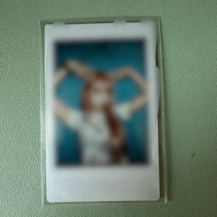 [BUNJANG] Yena Signed Polaroid / 최예나 사인 폴라로이드