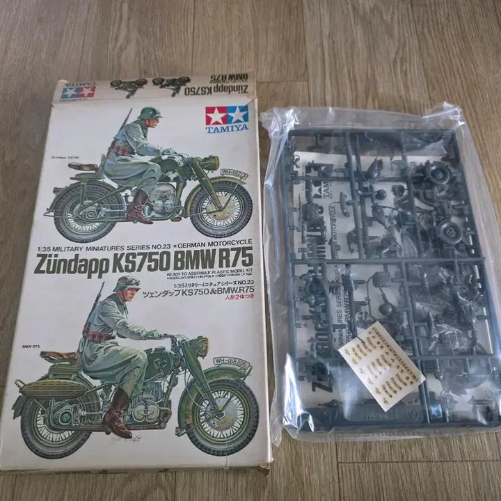 [BUNJANG] Tamiya 1/35 Scale German Zundapp KS750 &amp; BMW R75 Motorcycle Set (Vintage Kit) / 고전프라 타미야 1/35 독일 Zundapp KS750&amp;BMW R75
