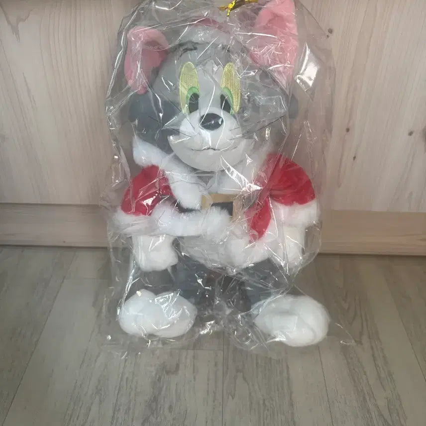 [BUNJANG] Tom &amp; Jerry Santa Tom Doll (Sealed) / 미개봉) 산타 톰 인형 팝니다.