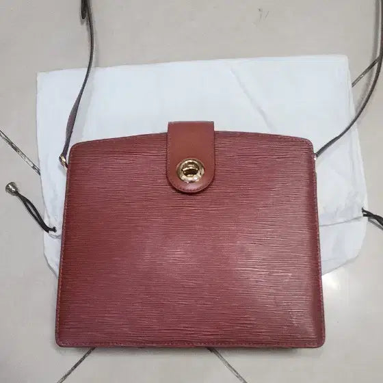 [BUNJANG] Louis Vuitton Epi Shoulder Bag / 루이비통 에삐 숄더백 사용감