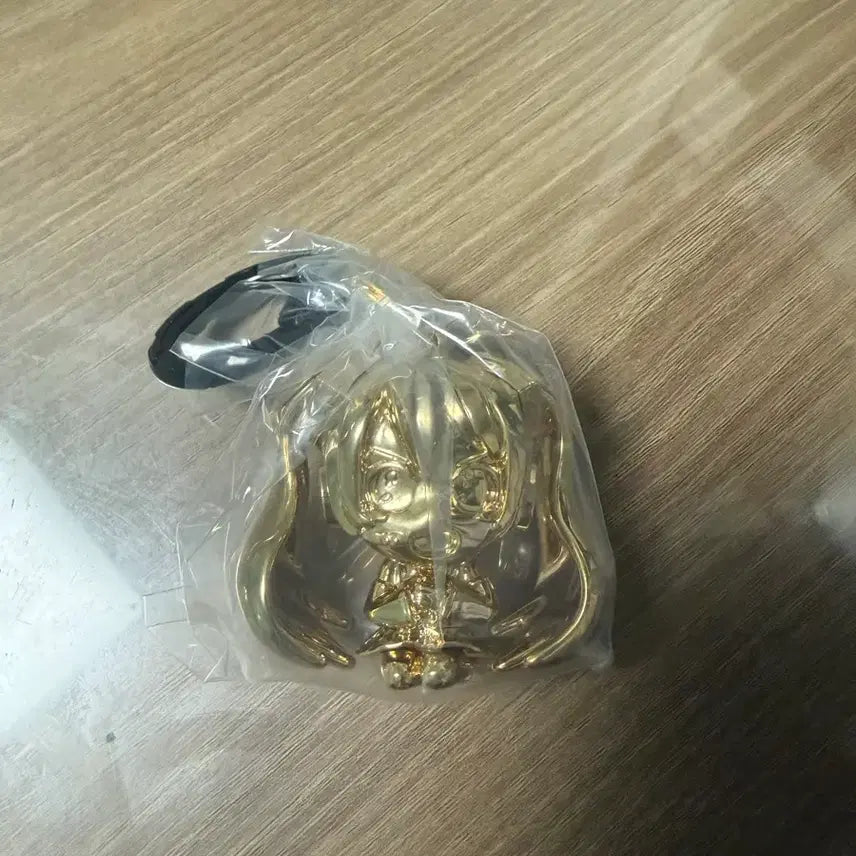 [BUNJANG] Hatsune Miku 24K Gold Version Figure / 단순개봉)하츠네미쿠 백행거 골드버전 팝니다!
