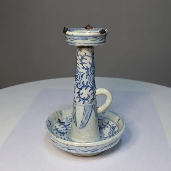 [BUNJANG] 19th Century Qing Dynasty White Porcelain Oil Lamp with Peony and Scrollwork Motifs / 백자청화모란당초문등잔