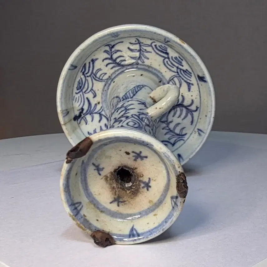 [BUNJANG] 19th Century Qing Dynasty White Porcelain Oil Lamp with Peony and Scrollwork Motifs / 백자청화모란당초문등잔
