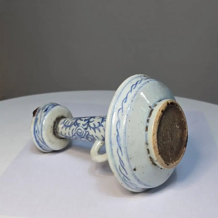[BUNJANG] 19th Century Qing Dynasty White Porcelain Oil Lamp with Peony and Scrollwork Motifs / 백자청화모란당초문등잔