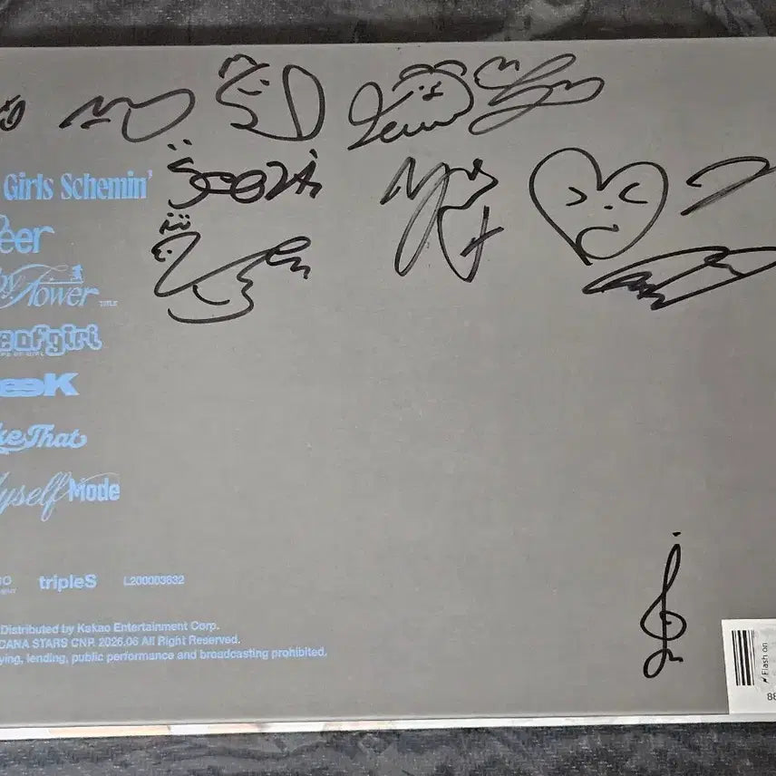 [BUNJANG] tripleS Love & Pop Signed Album / 트리플에스 러브앤팝 비매 싸인 앨범