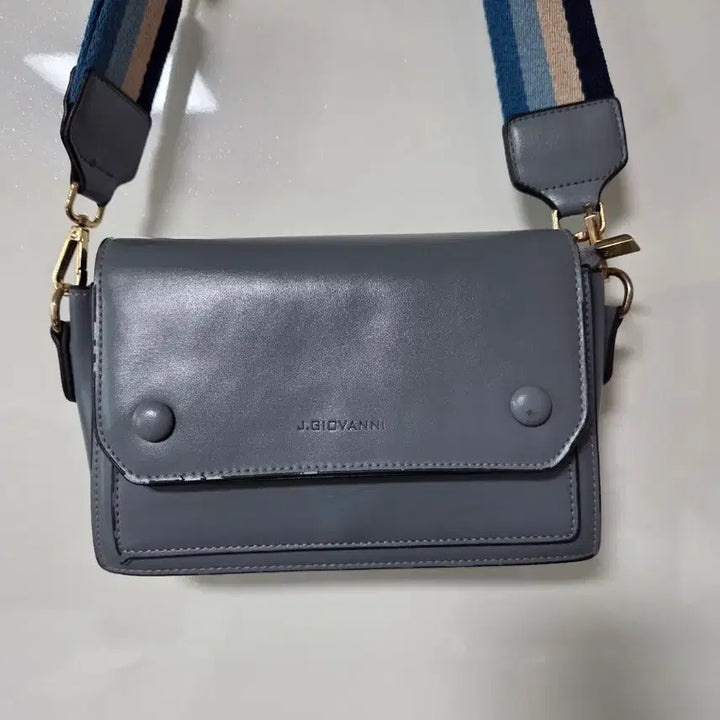 [SOLD OUT] J.ARVAAN 크로스백 블루그레이