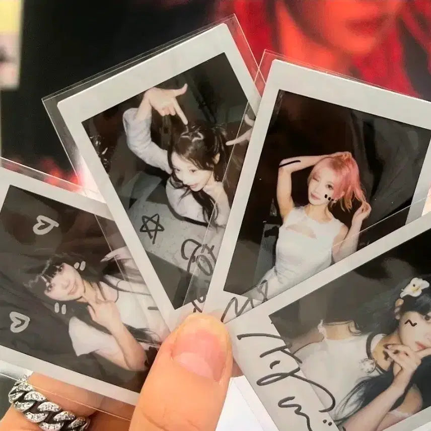 [BUNJANG] QWER Hyena Signed Polaroid Photocard / QWER 무신사 싸인 폴라로이드 이벤트 히나 판매 싸폴