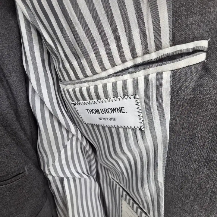 [SOLD OUT] 톰브라운 정장 세트 회색