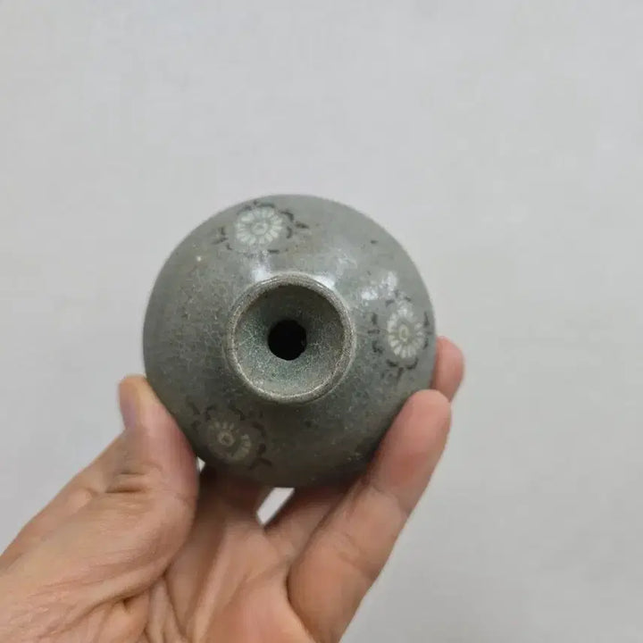[BUNJANG] Antique Celadon White Black Inlaid Chrysanthemum Vase / 골동품 청자 흑백상감국화문 유병