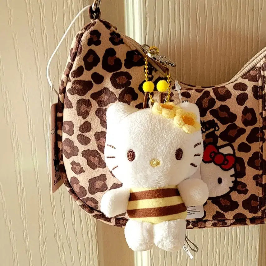 [BUNJANG] Sanrio Hello Kitty Leopard Pattern Hobo Bag with Bee Charm / 헬로키티 레오파드 패턴 숄더백 + 꿀벌 키링(새상품)
