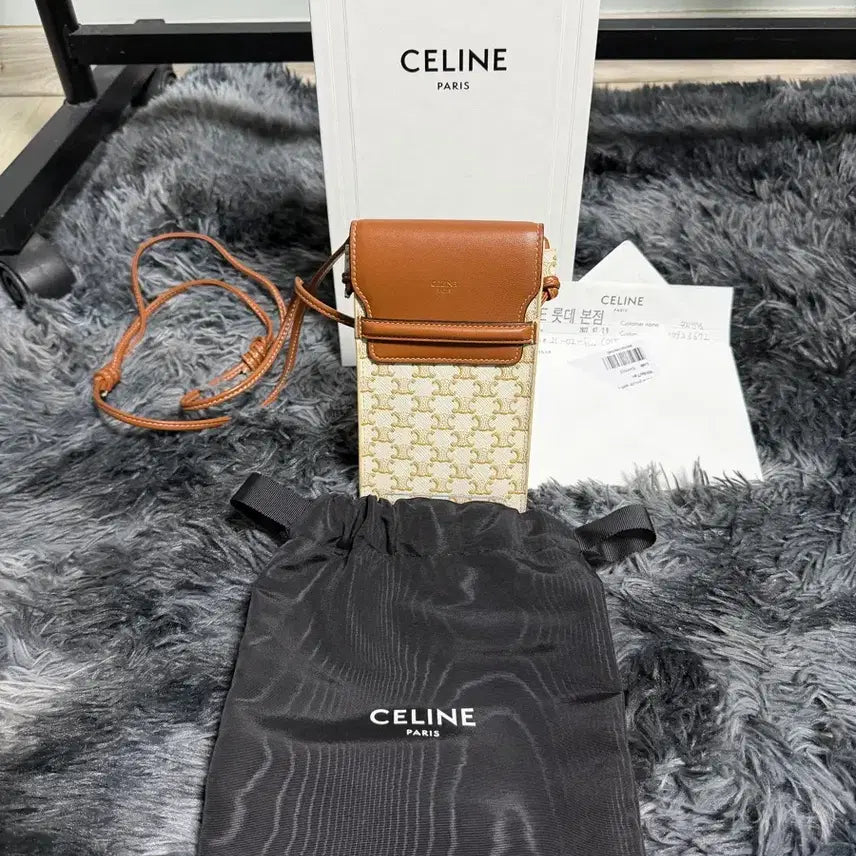 [BUNJANG] Celine Triomphe Canvas Flap Phone Holder Crossbody Bag (New) / !시세대비저렴펜디!셀린느 크로스백 손가방(새상품)
