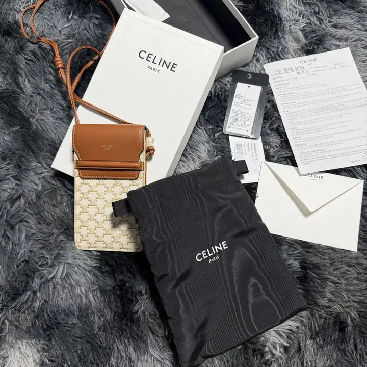 [BUNJANG] Celine Triomphe Canvas Flap Phone Holder Crossbody Bag (New) / !시세대비저렴펜디!셀린느 크로스백 손가방(새상품)