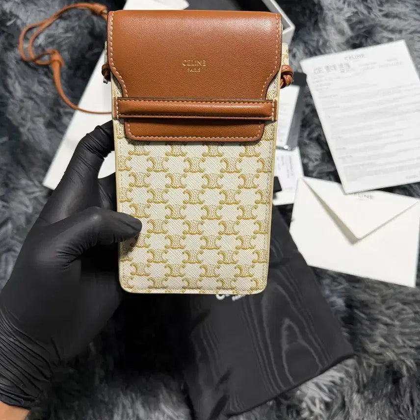 [BUNJANG] Celine Triomphe Canvas Flap Phone Holder Crossbody Bag (New) / !시세대비저렴펜디!셀린느 크로스백 손가방(새상품)
