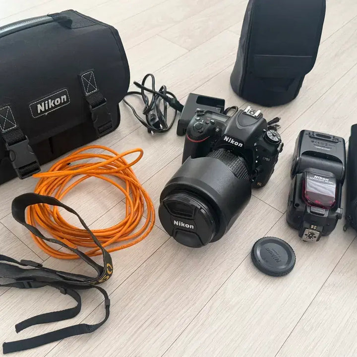 [BUNJANG] Nikon D750 Body, 24-70mm Lens, and Speedlight Kit / 니콘 D750 바디, 니콘 렌즈 24-70mm, 니콘 스트로보
