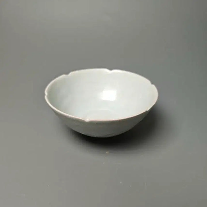 [BUNJANG] Late Qing Dynasty Longquan Celadon Plum Blossom Shaped Tea Bowl Chinese Porcelain Antique Collectible / [진품] 청나라 후기 용천요 매화형 다완 완 중국도자기 골동품 수집품